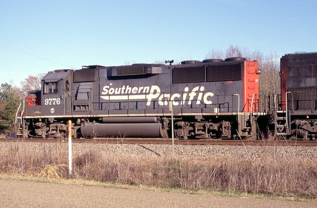 SP 9776 on NB uaiting in the siding